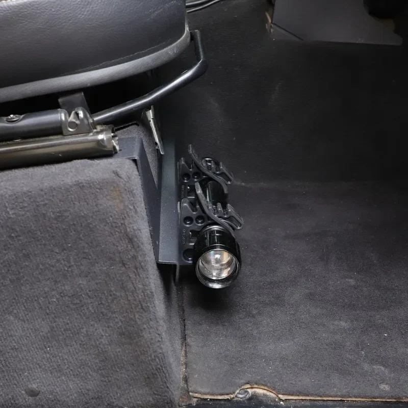 Car Accessories Under 1000 - Aluminiowy uchwyt na latarkę pod siedzenie