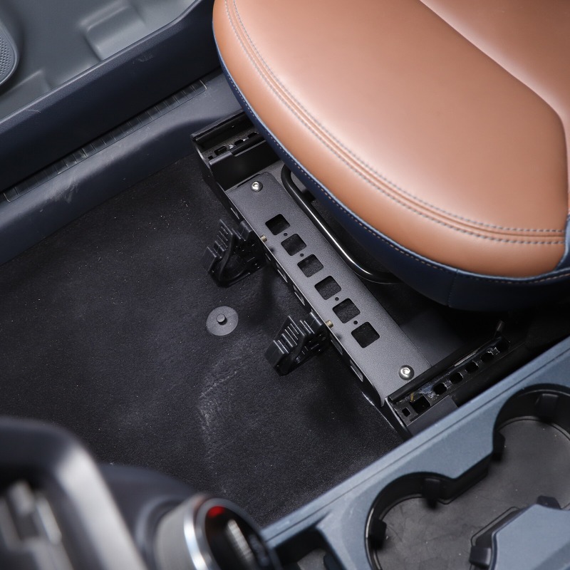 Car Accessories Under 1000 - Uchwyt na latarkę pod siedzenie samochodu