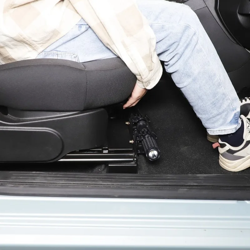 Uchwyt na latarkę pod siedzeni – Car Accessories Under 1000 recenzja i cena